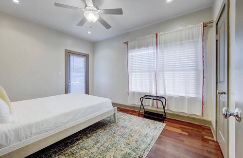 North Loop House | Private Hot Tub + Sleeps 12 - Northern Serenity 2