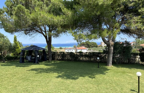 Ormos Panagias Villa | Private house and garden, spacious with sea view