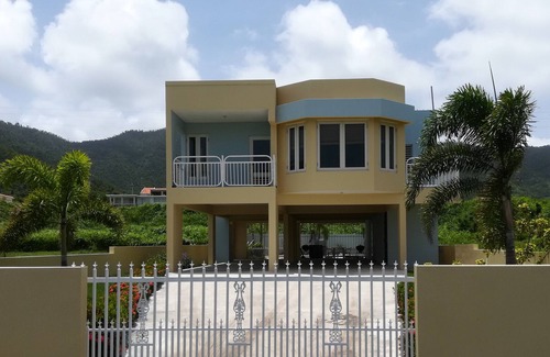 Guardarraya House | Private house and pool with ocean views- 15 min walk to Beach