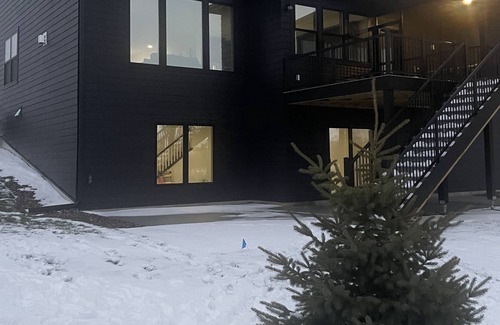 Dayton House | Private House on Golf Course with Sport Court!