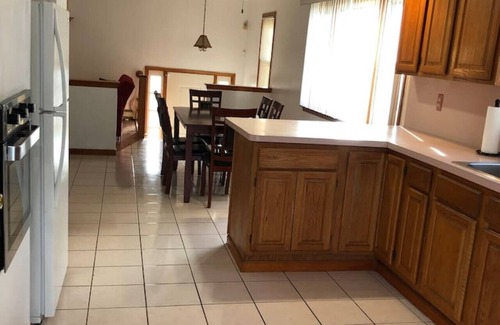 Hopelawn House | Private house with 4 bedrooms and 2 bathrooms and direct NYC Manhattan train only 10 minute walk away