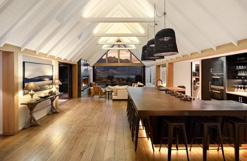 Arrowtown House | Private infinity pool, spa pool, tennis court, petanque