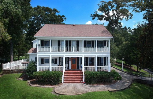 Minnesott Beach House | Private infinity pool, hot tub, tennis/basketball court on the Neuse River!