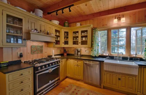 Brier Hill House | Private Island Retreat w/views of Singer Castle