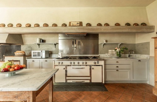 San Casciano dei Bagni Villa | Private Villa with A/C, private pool, hot tub, WIFI, TV, patio, pets allowed, panoramic view