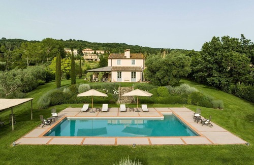 San Casciano dei Bagni Villa | Private Villa with A/C, private pool, hot tub, WIFI, TV, patio, pets allowed, panoramic view