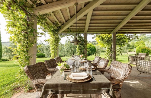 San Casciano dei Bagni Villa | Private Villa with A/C, private pool, hot tub, WIFI, TV, patio, pets allowed, panoramic view