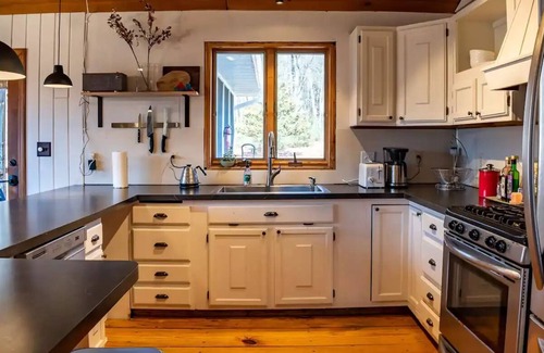 Kerhonkson Cottage | Private Kerhonkson cottage on 3 acres with hot tub, pure coziness.nnnnnnn