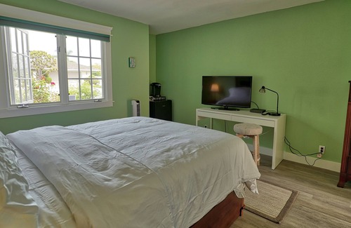 La Jolla Mesa House | Private La Jolla Retreat Suite in Beautiful Neighborhood Minutes to Beaches!