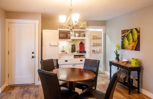 Bella Vista Apartment | Private Lake Avalon Basement Apartment – Dock, Fire Pit & Views