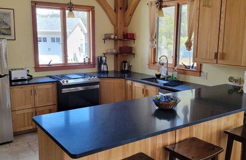 Springfield House | Private Lake Front House with Large Yard with Kayaks and Stand-up paddleboards!