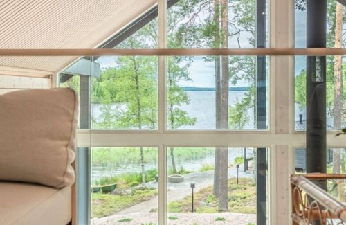 Heinola House | Private Lakefront Cabin with Sauna and Hot Tub