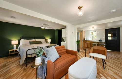 Grandview Cabin | Private Leaning Cottage Retreat! (Pets Welcomed)