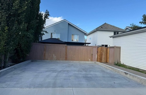Southeast Calgary House | Private Legal Suite in a Bi-Level Home