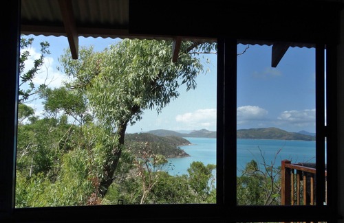Shute Harbour House | Private location, unbeatable Island views! ASK ABOUT OUR 5 NIGHT DISCOUNT T&C.