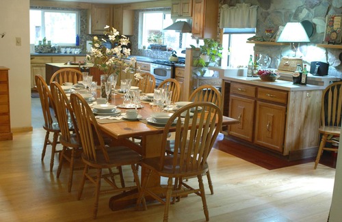 Missoula Cabin | Private lodge. Park like grounds. 15 minutes to downtown. Sleeps 6-12