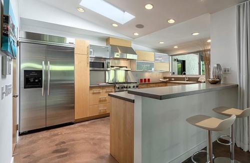 El Mirador House | Private, Mid-Century Home in Movie Colony with Saltwater Pool & Putting Green!