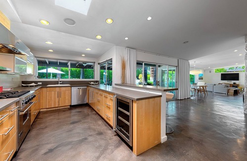 El Mirador House | Private, Mid-Century Home in Movie Colony with Saltwater Pool & Putting Green!