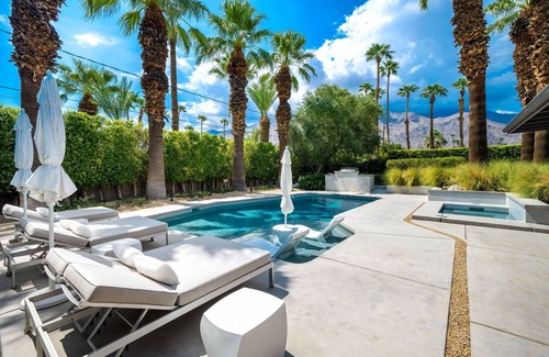 El Mirador House | Private, Mid-Century Home in Movie Colony with Saltwater Pool & Putting Green!
