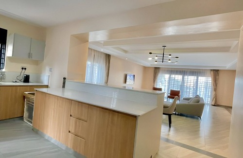 Central Kampala Apartment | PRIVATE Minimalist Design Apartment in the Kololo-Uganda! n