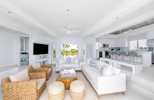 Juba Sound Villa | Private & Modern Oceanfront Villa With Stunning Views