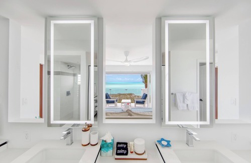 Juba Sound Villa | Private & Modern Oceanfront Villa With Stunning Views