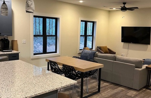 Penrose Apartment | Private Mountain Getaway in Little River Valley