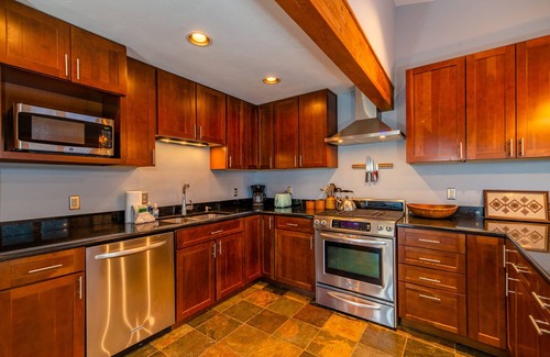 Alma Cabin | Private Mountainside Perch with Hot Tub/Pet Friendly/Retro Chic - Alpine Haus