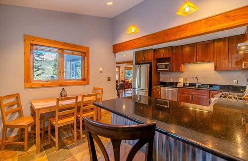 Alma Cabin | Private Mountainside Perch with Hot Tub/Pet Friendly/Retro Chic - Alpine Haus