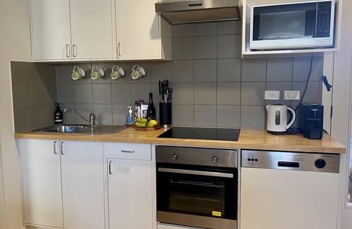 Henley Beach Apartment | Private Nautical Getaway 5min - Henley Beach, Restaurants, Shops, Golf, Bars ποΈπ»π₯