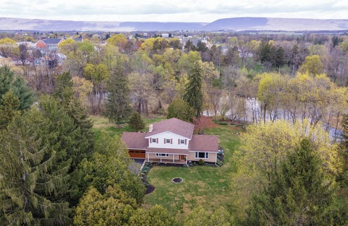 Newville House | Private near rail trail CREEK fireplc KING bed patio BBQ AC WIFI nature lovers