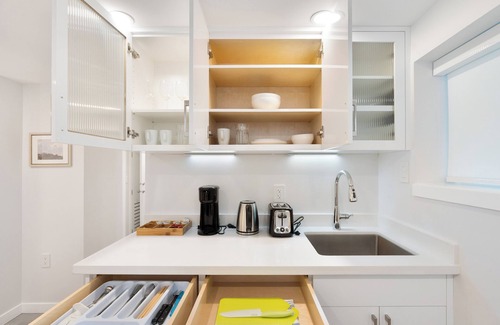 Marpole House | Private newly renovated 1 bed 2 baths suite in central location