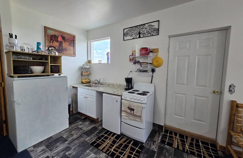 Powell Cabin | Private oasis at the famous Heart Mountain in charming Ralston with WiFi, AC