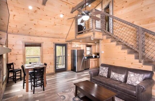 Pittman Center Cabin | Private Oasis, Rustic Cabin with all the Modern Updates