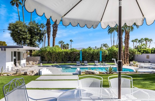 Magnesia Falls Cove House | Private oasis with 5 bedrooms!