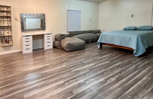 Sandia House | Private one-acre Oasis Pool Resort - near Corpus Christi Lake