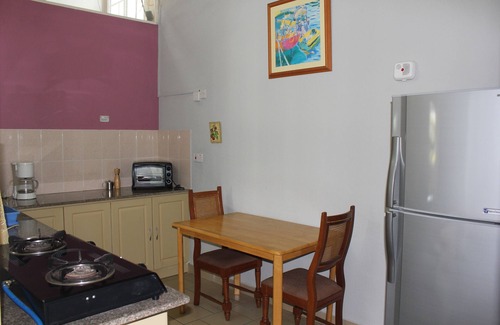 Wolmar Apartment | Private one bed apartment1 min walk to beach WIFI, Nespresso & Air Fryer