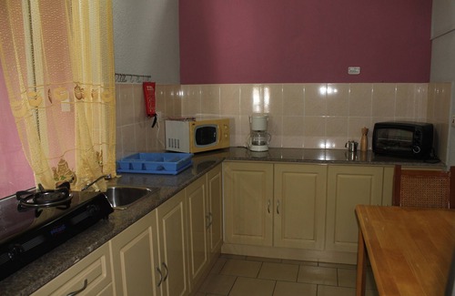 Wolmar Apartment | Private one bed apartment1 min walk to beach WIFI, Nespresso & Air Fryer
