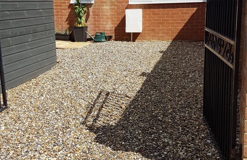 Sandhurst House | Private one bedroom bungalow Sandhurst, Berkshire Maximum 3 Guests