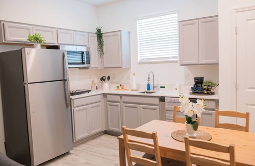 Bartow Apartment | Private One Bedroom Apartment at Bartow