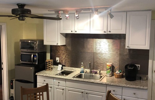 Kingston House | Private one bedroom guesthouse with pool