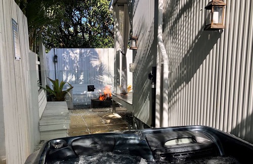 Coolum Beach Cottage | Private Outdoor Spa, Fire Pit, Cinema Room - The Cottage Coolum Beach