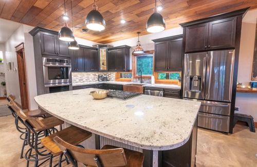 Remer Cabin | Private Paradise- Luxury lodge and Event Venue. year-round adventure!