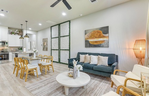 Southeast Houston House | Private Patio & Yard: Houston Retreat Near Golf!