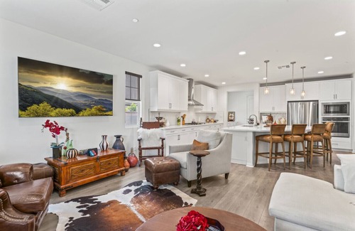 La Quinta House | Private Pickleball Court/Misters/Hot Tub/Pool, Luxe La Quinta Home!