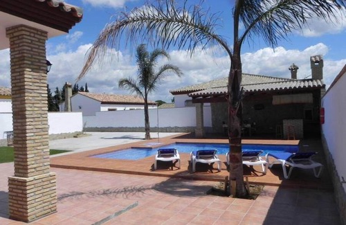 Conil de la Frontera House | Private pool, outdoor kitchen and bar, free Wi-Fi, brick barbecue, shady verandas - Casa David -