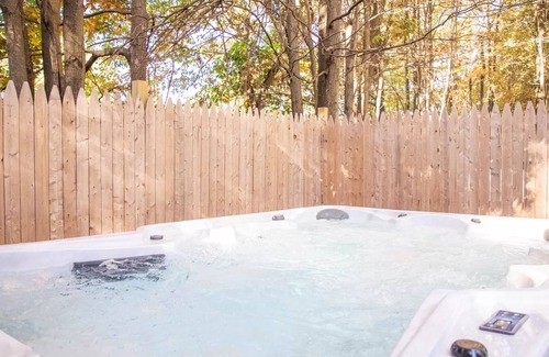 Mount Pocono House | Private Pocono Home 12 Person Hot Tub Dolby Movie Theater Brand New
