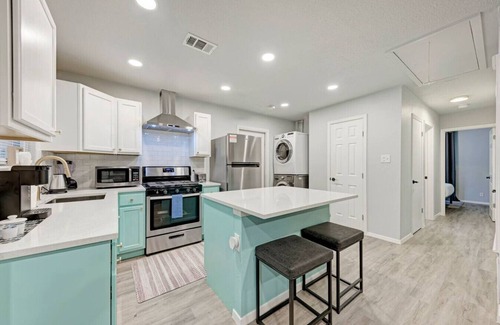 Johnston Terrace House | Private Pool & Games - Pet-Friendly Fun Stay Mins to Downtown & Airport
