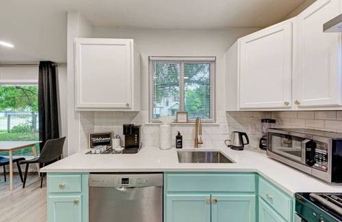 Johnston Terrace House | Private Pool & Games - Pet-Friendly Fun Stay Mins to Downtown & Airport