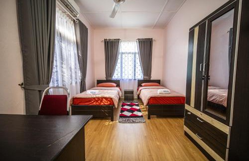Kampung Chicha House | Private Pool Homestay Al-Qari